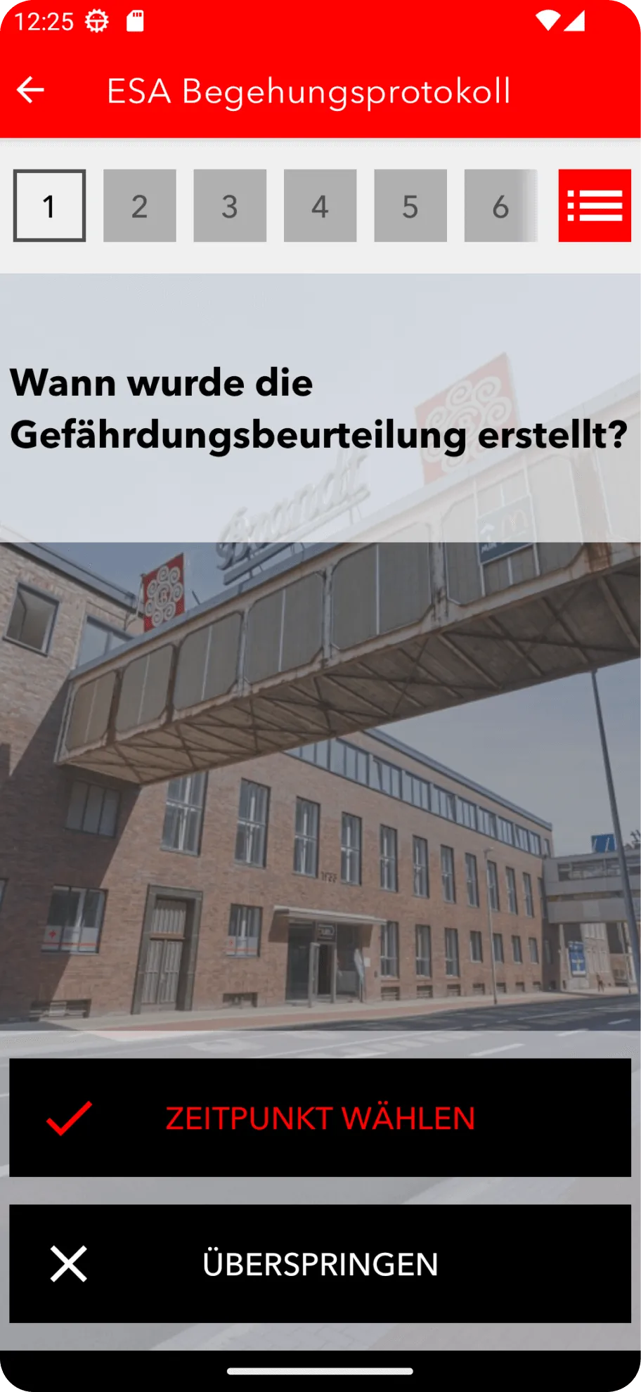 Abbildung der Happie Haus App, die Wissensartikel, Kurse und nützliche Tipps zur Brustkrebsvorsorge und -behandlung bietet.